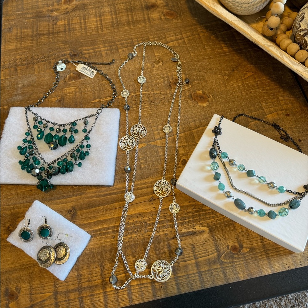 Elegant 💚 Green and Silver Jewelry Set